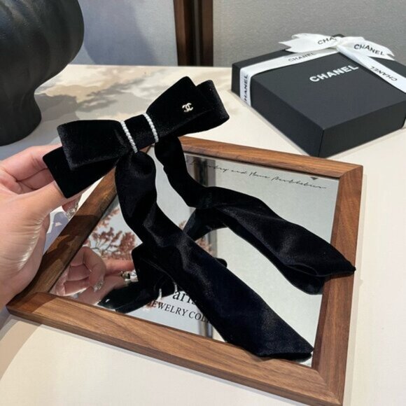 Chanel bow tie - Picture 2 of 6